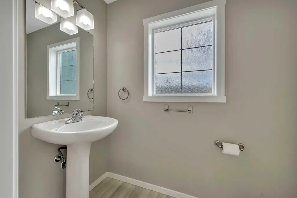 1002 Minto Street Penhold AB T0M 1R0