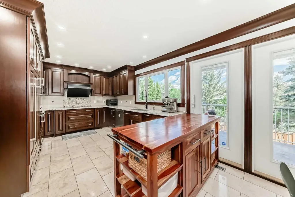 1912 Palliser Drive SW Calgary AB T2V 4C5
