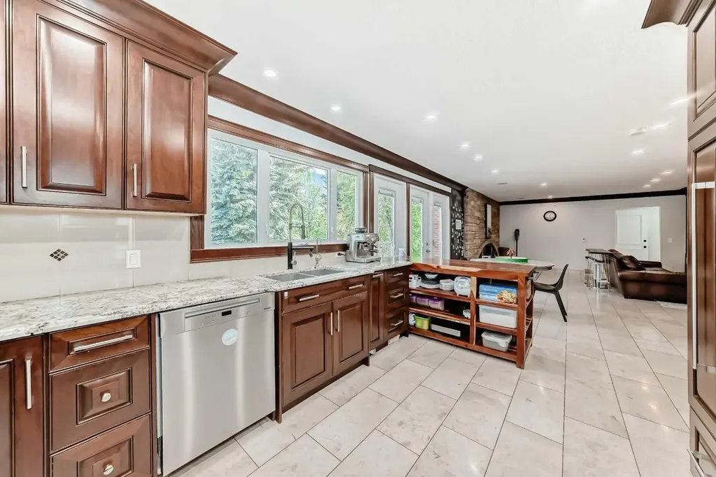 1912 Palliser Drive SW Calgary AB T2V 4C5