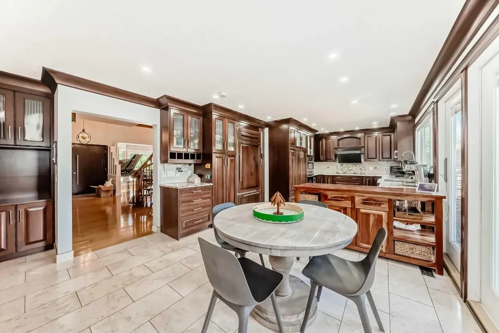 1912 Palliser Drive SW Calgary AB T2V 4C5
