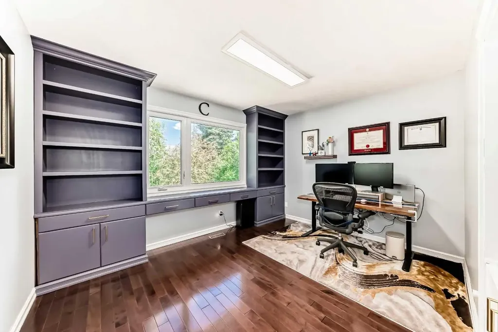 1912 Palliser Drive SW Calgary AB T2V 4C5