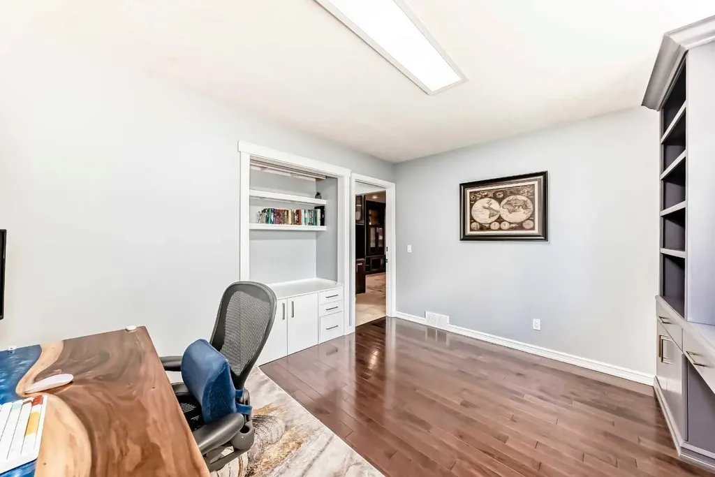 1912 Palliser Drive SW Calgary AB T2V 4C5