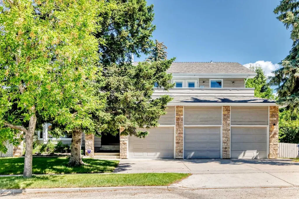 1912 Palliser Drive SW Calgary AB T2V 4C5