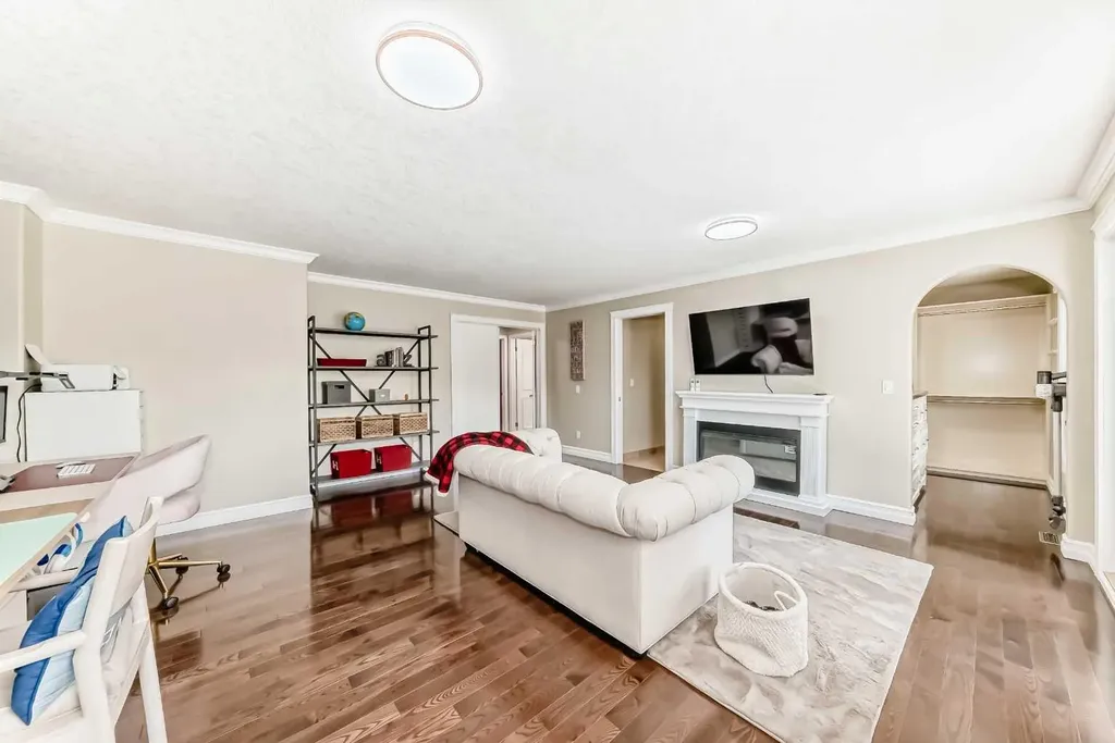 1912 Palliser Drive SW Calgary AB T2V 4C5