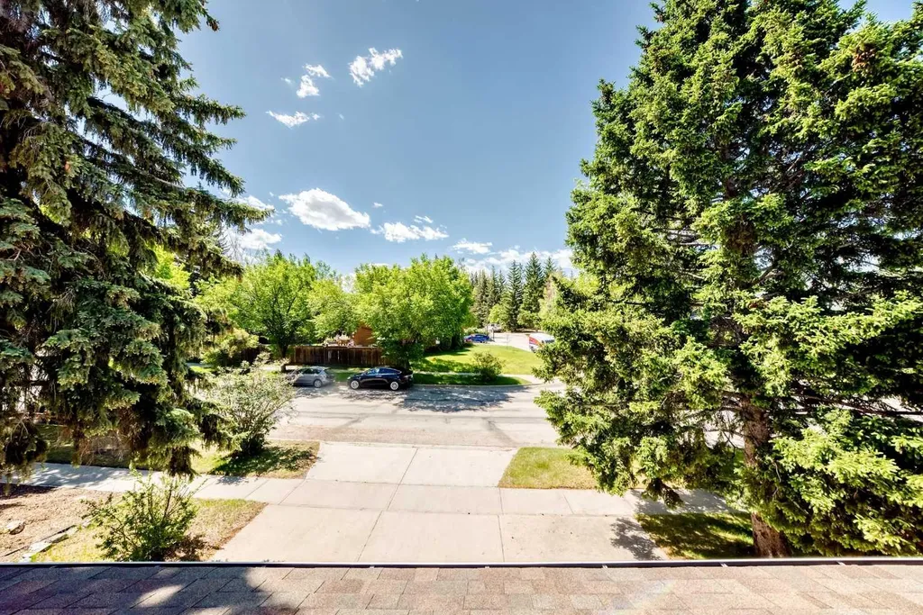1912 Palliser Drive SW Calgary AB T2V 4C5