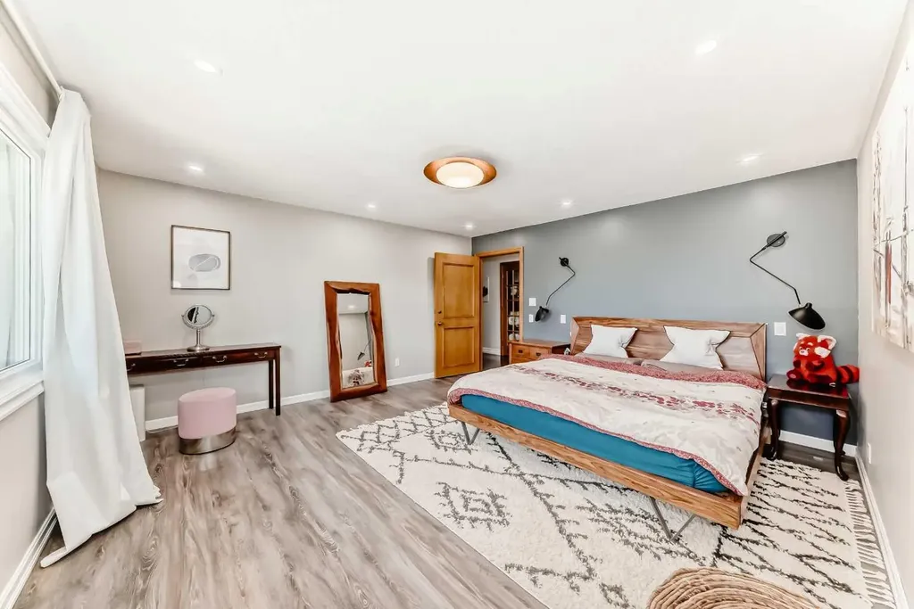 1912 Palliser Drive SW Calgary AB T2V 4C5