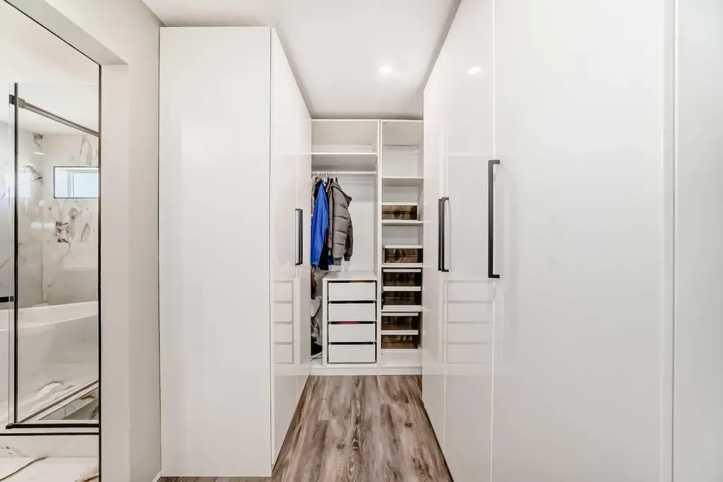 1912 Palliser Drive SW Calgary AB T2V 4C5