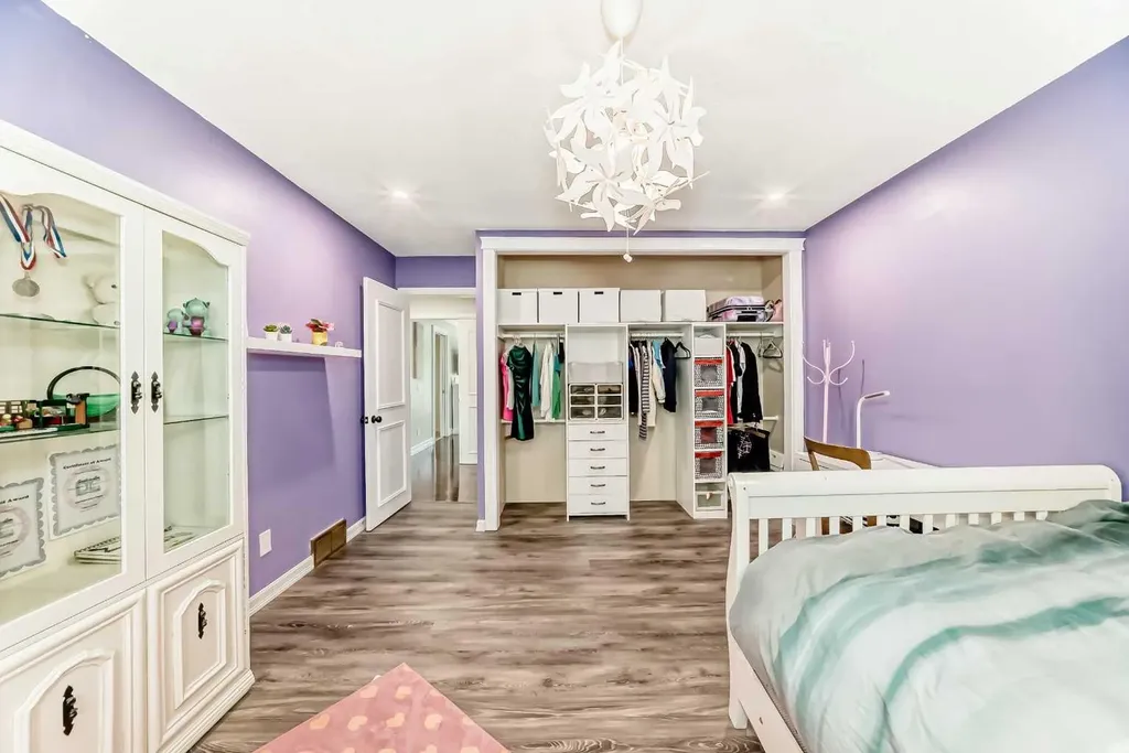 1912 Palliser Drive SW Calgary AB T2V 4C5