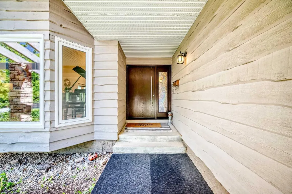 1912 Palliser Drive SW Calgary AB T2V 4C5