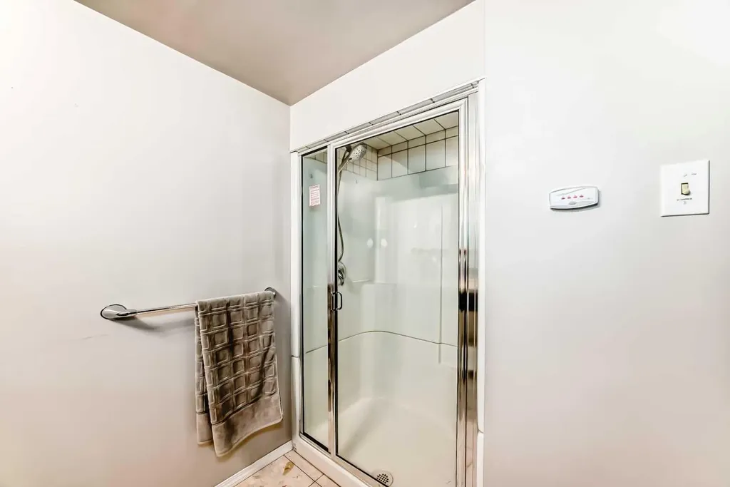 1912 Palliser Drive SW Calgary AB T2V 4C5