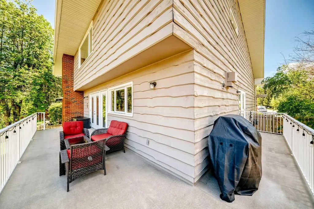 1912 Palliser Drive SW Calgary AB T2V 4C5
