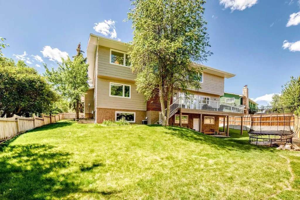 1912 Palliser Drive SW Calgary AB T2V 4C5