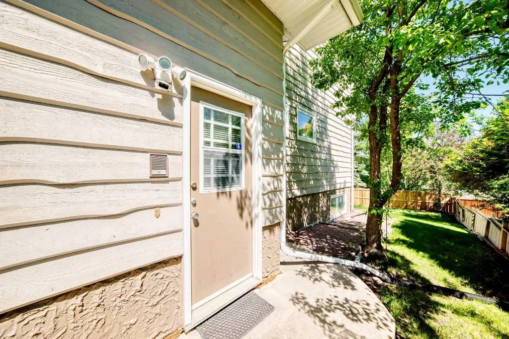 1912 Palliser Drive SW Calgary AB T2V 4C5