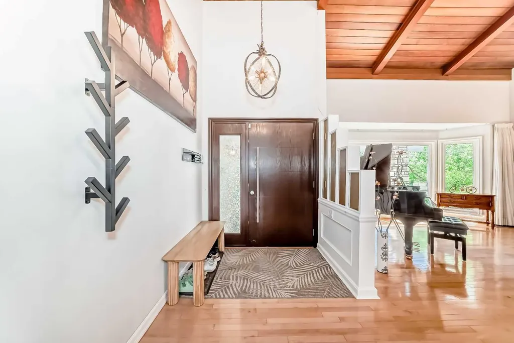 1912 Palliser Drive SW Calgary AB T2V 4C5
