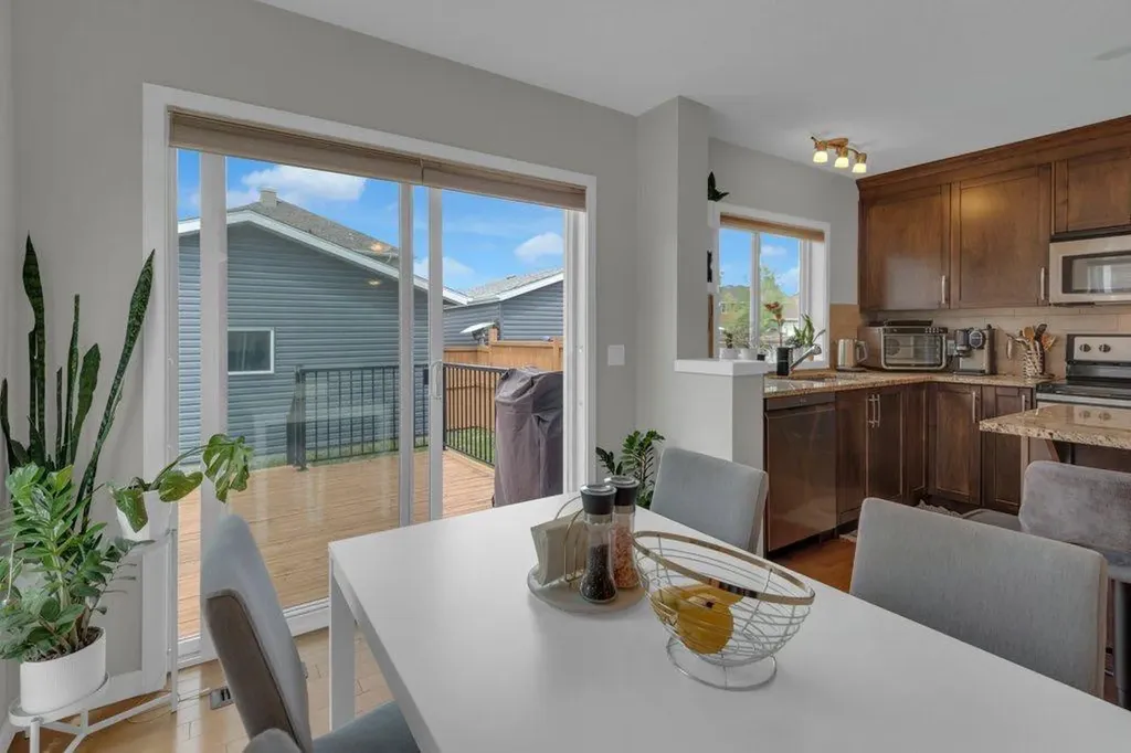 80 Auburn Crest Lane SE Calgary AB T3M 0Z1