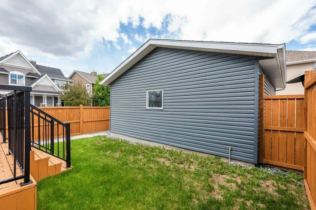 80 Auburn Crest Lane SE Calgary AB T3M 0Z1