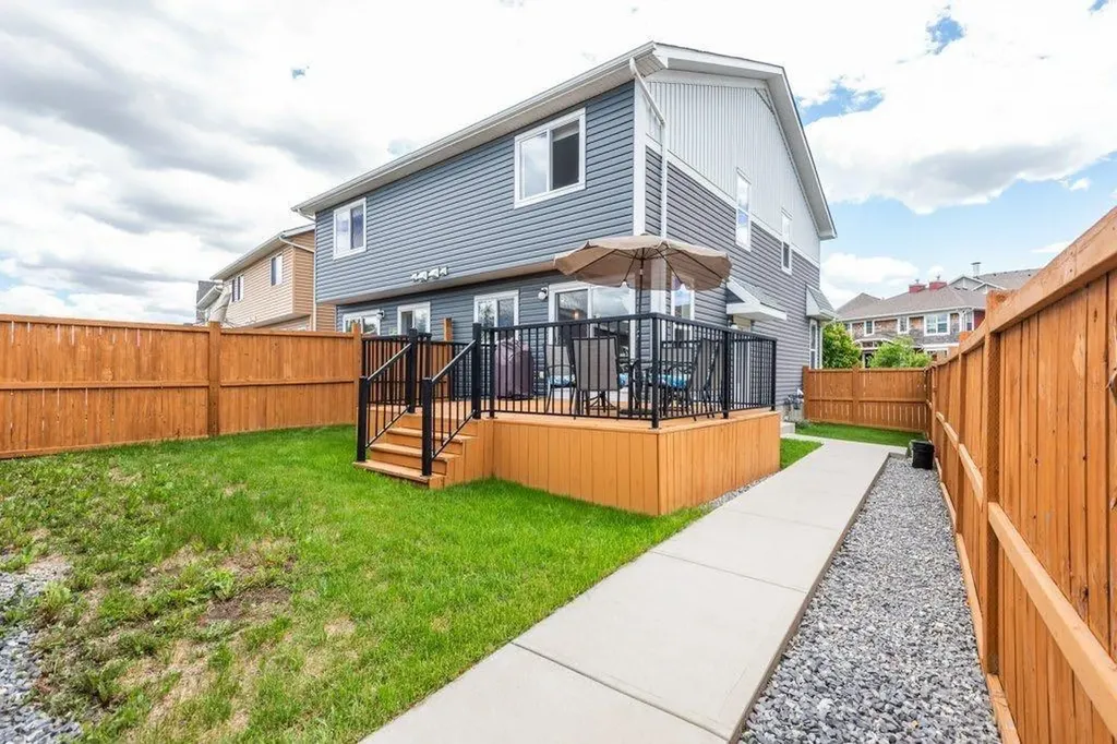 80 Auburn Crest Lane SE Calgary AB T3M 0Z1
