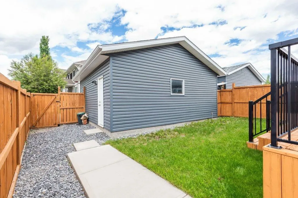 80 Auburn Crest Lane SE Calgary AB T3M 0Z1