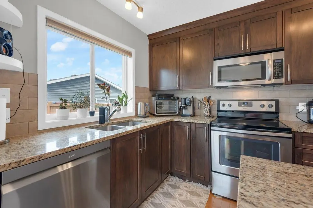 80 Auburn Crest Lane SE Calgary AB T3M 0Z1