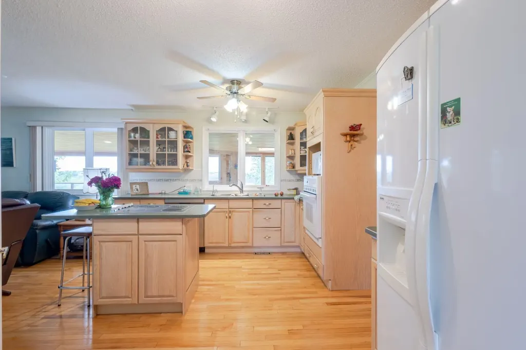 119 Bearspaw Village Crescent Rural Rocky View County AB T3L2P2