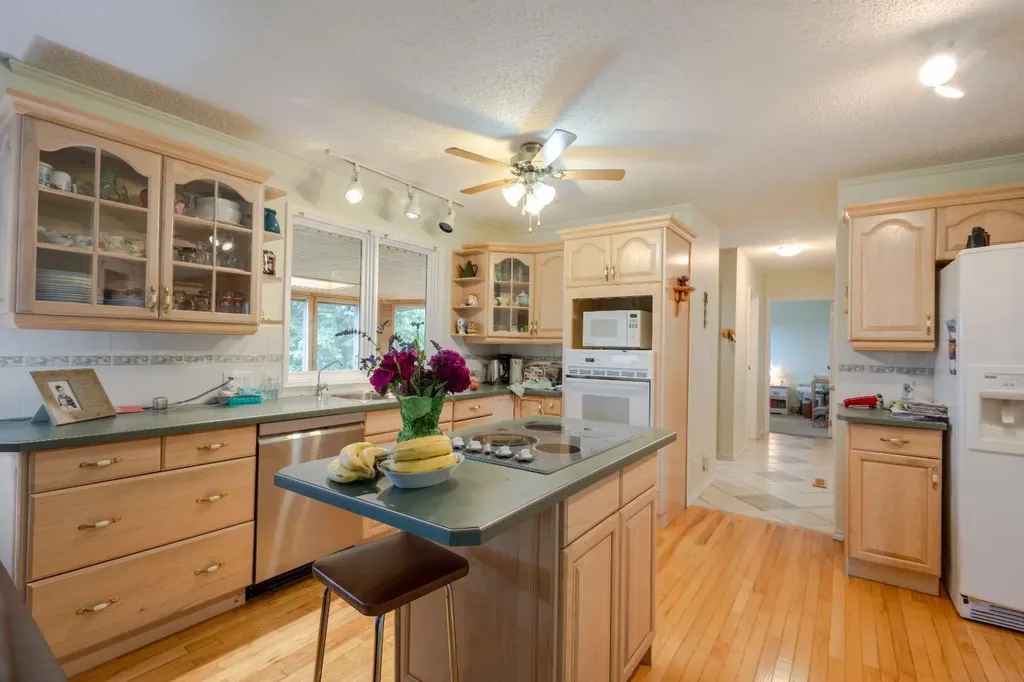 119 Bearspaw Village Crescent Rural Rocky View County AB T3L2P2