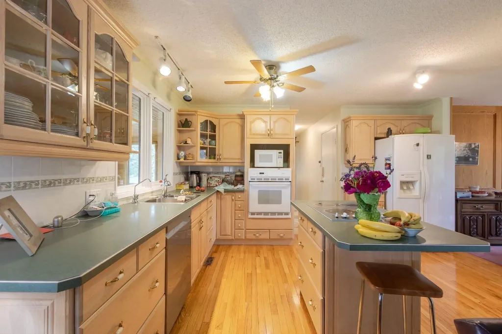119 Bearspaw Village Crescent Rural Rocky View County AB T3L2P2