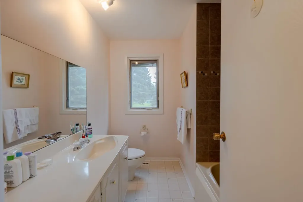119 Bearspaw Village Crescent Rural Rocky View County AB T3L2P2