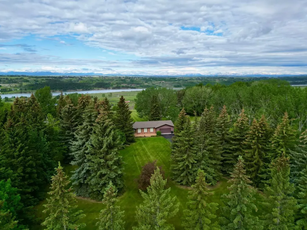 119 Bearspaw Village Crescent Rural Rocky View County AB T3L2P2