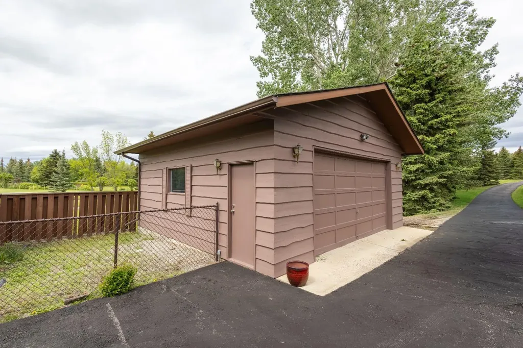 119 Bearspaw Village Crescent Rural Rocky View County AB T3L2P2