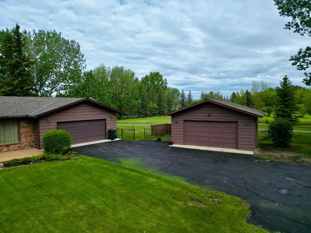 119 Bearspaw Village Crescent Rural Rocky View County AB T3L2P2