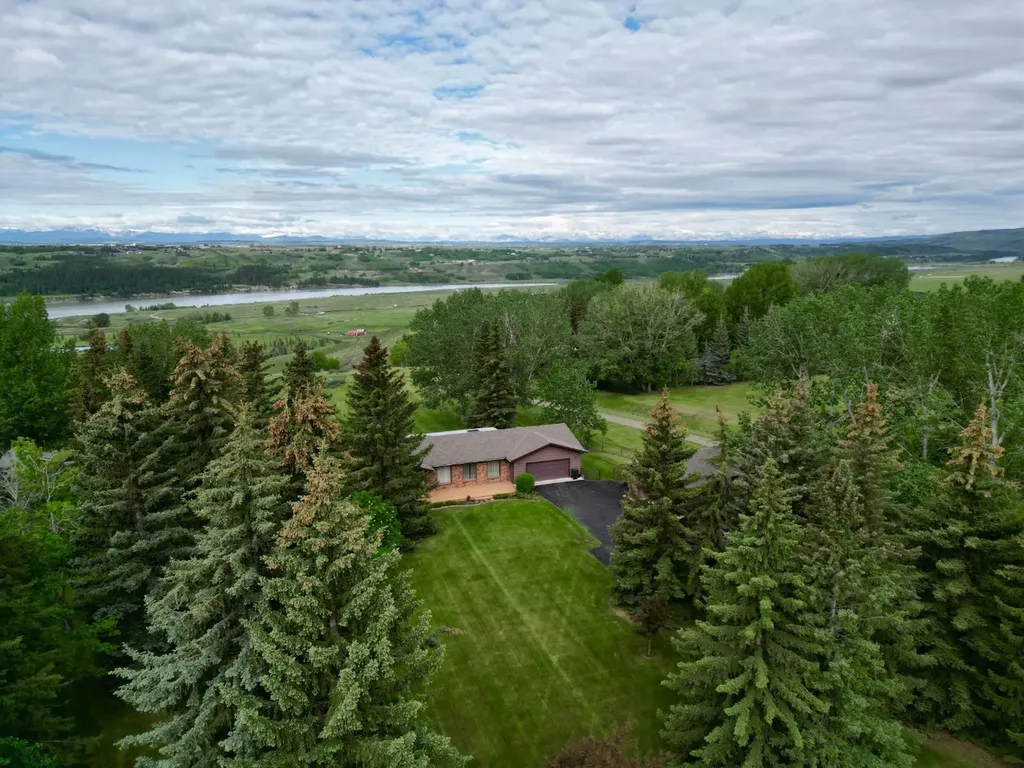 119 Bearspaw Village Crescent Rural Rocky View County AB T3L2P2