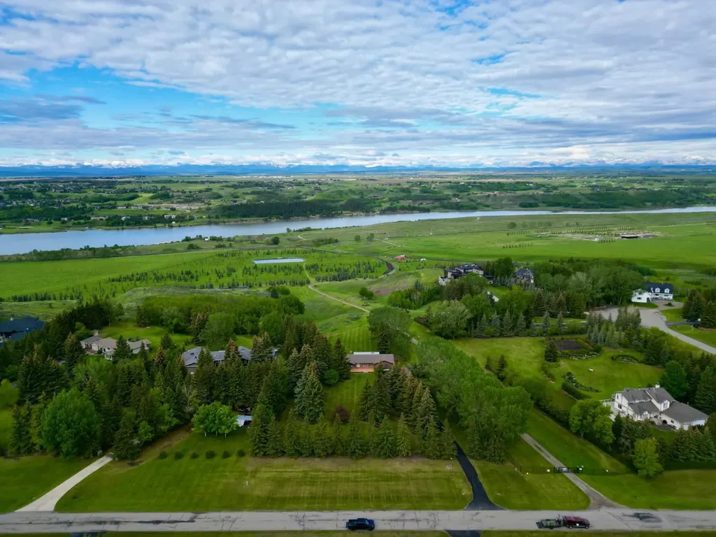 119 Bearspaw Village Crescent Rural Rocky View County AB T3L2P2