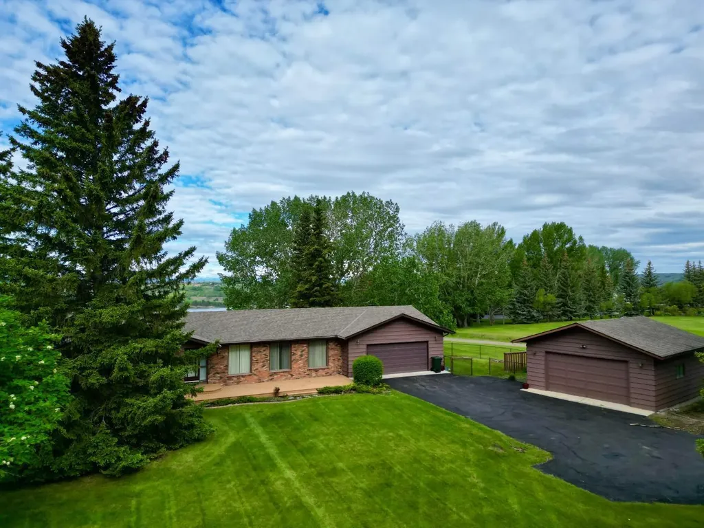 119 Bearspaw Village Crescent Rural Rocky View County AB T3L2P2
