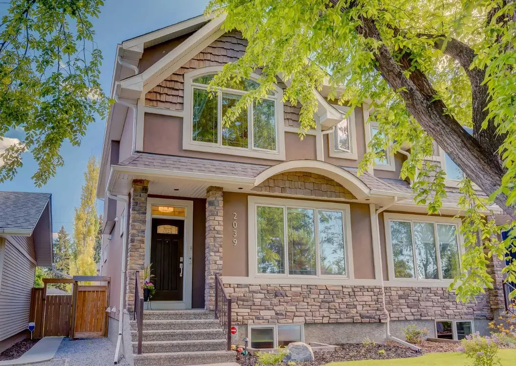 2039 45 Avenue SW Calgary AB T2T 2P6