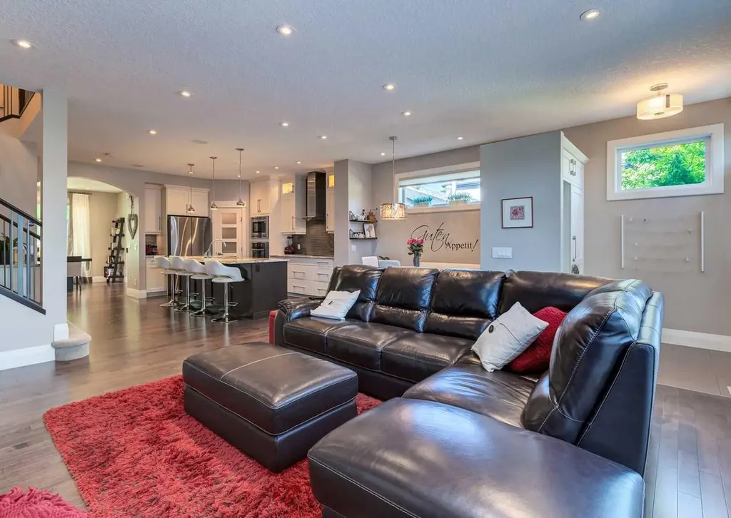 2039 45 Avenue SW Calgary AB T2T 2P6