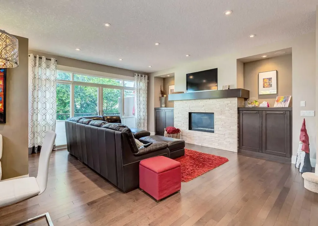 2039 45 Avenue SW Calgary AB T2T 2P6
