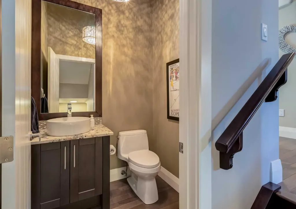 2039 45 Avenue SW Calgary AB T2T 2P6