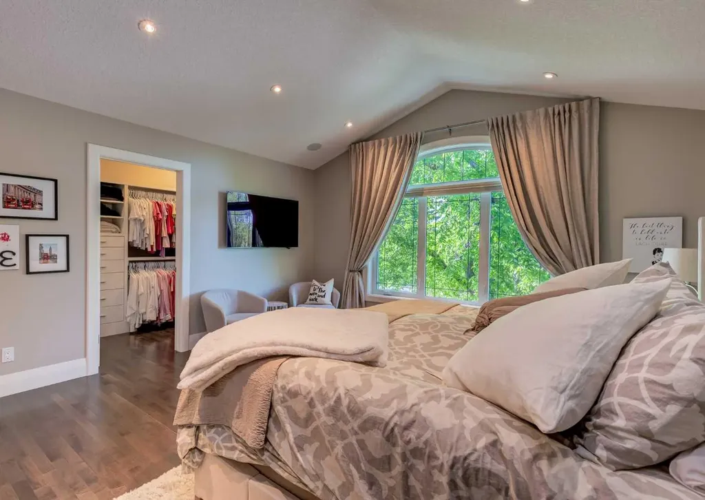 2039 45 Avenue SW Calgary AB T2T 2P6