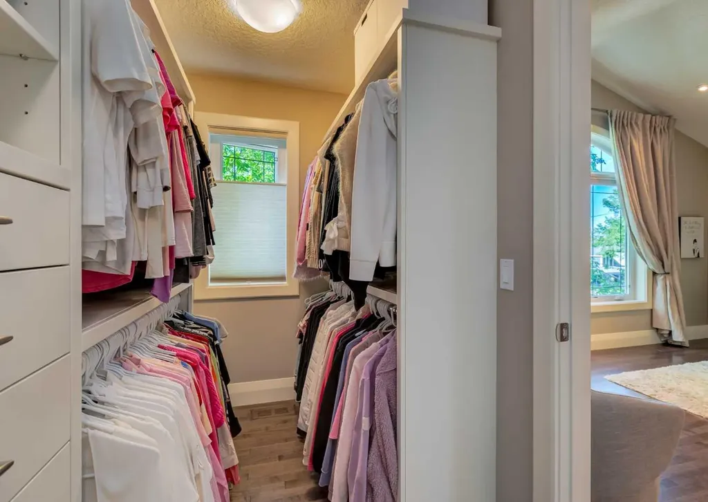 2039 45 Avenue SW Calgary AB T2T 2P6