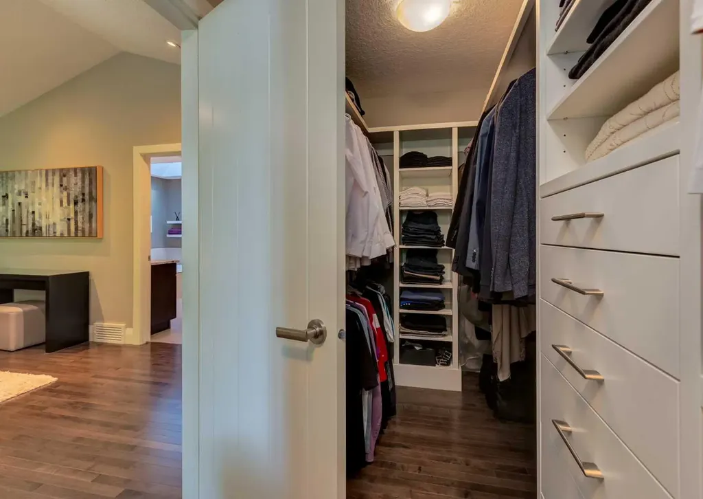 2039 45 Avenue SW Calgary AB T2T 2P6