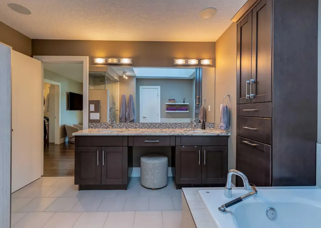 2039 45 Avenue SW Calgary AB T2T 2P6