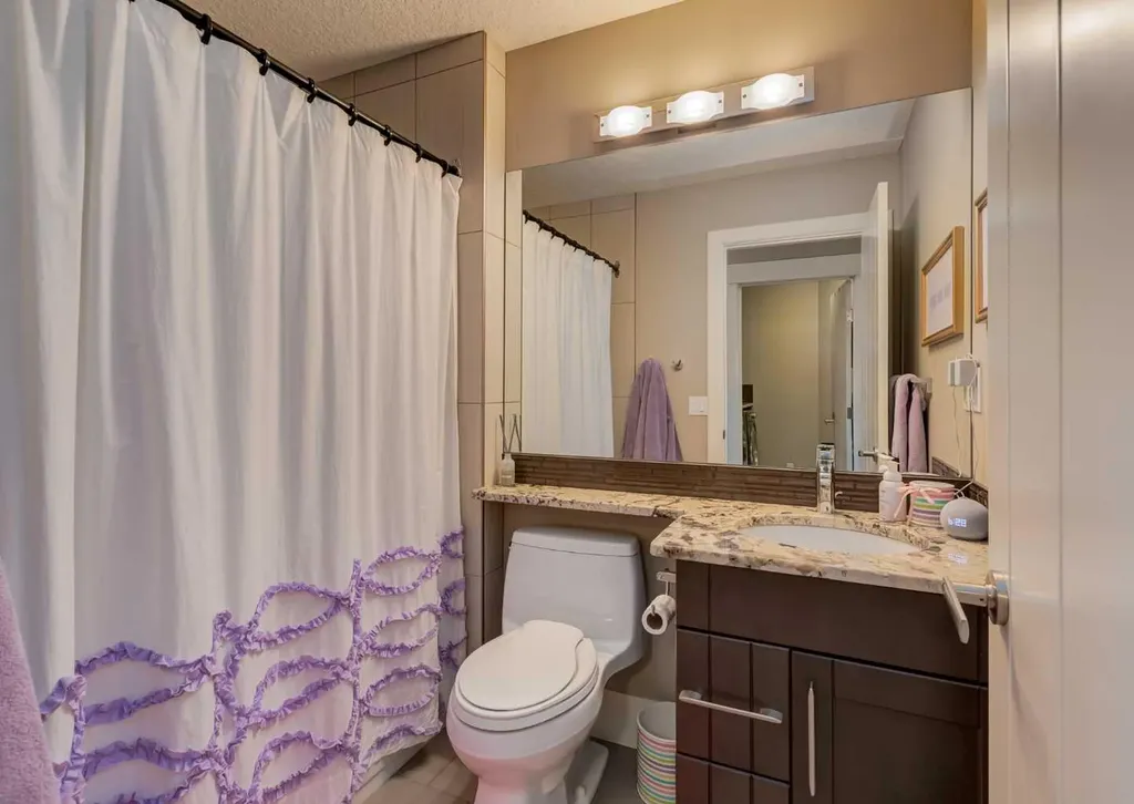 2039 45 Avenue SW Calgary AB T2T 2P6