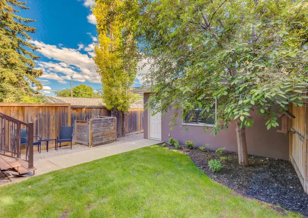 2039 45 Avenue SW Calgary AB T2T 2P6