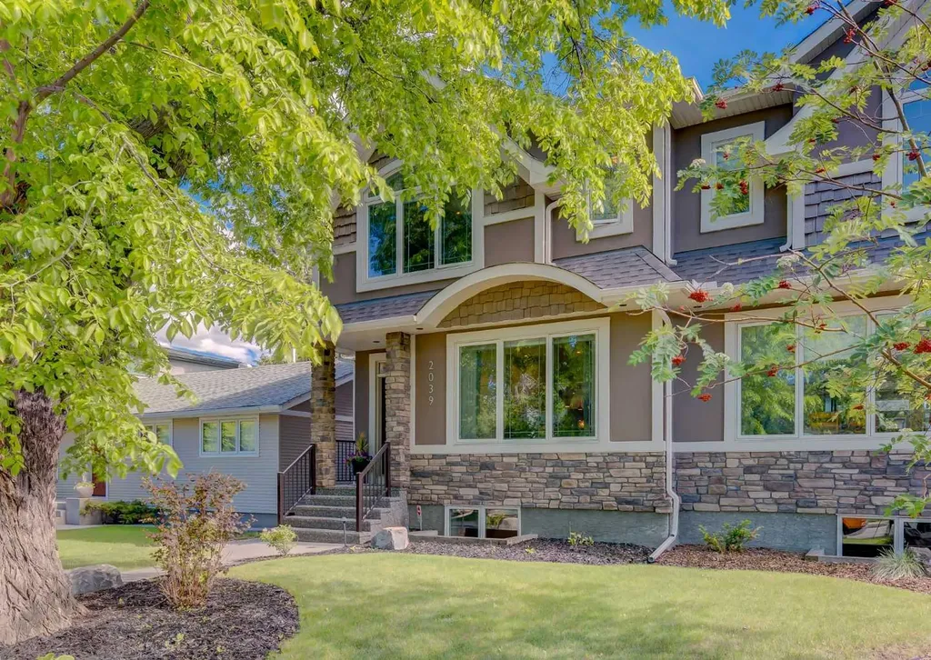 2039 45 Avenue SW Calgary AB T2T 2P6