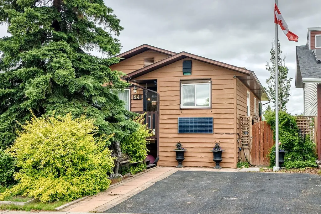94 Elk Hill SE Airdrie AB T4B 1Y6