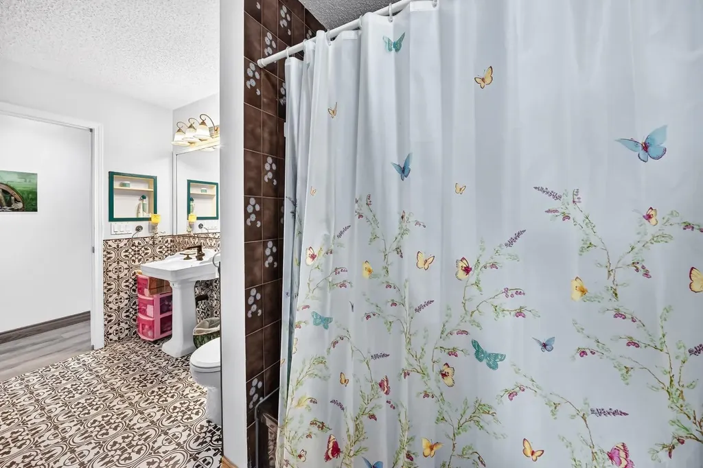 94 Elk Hill SE Airdrie AB T4B 1Y6