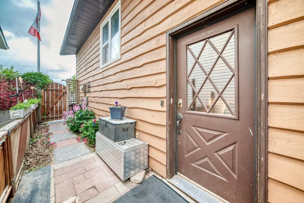 94 Elk Hill SE Airdrie AB T4B 1Y6