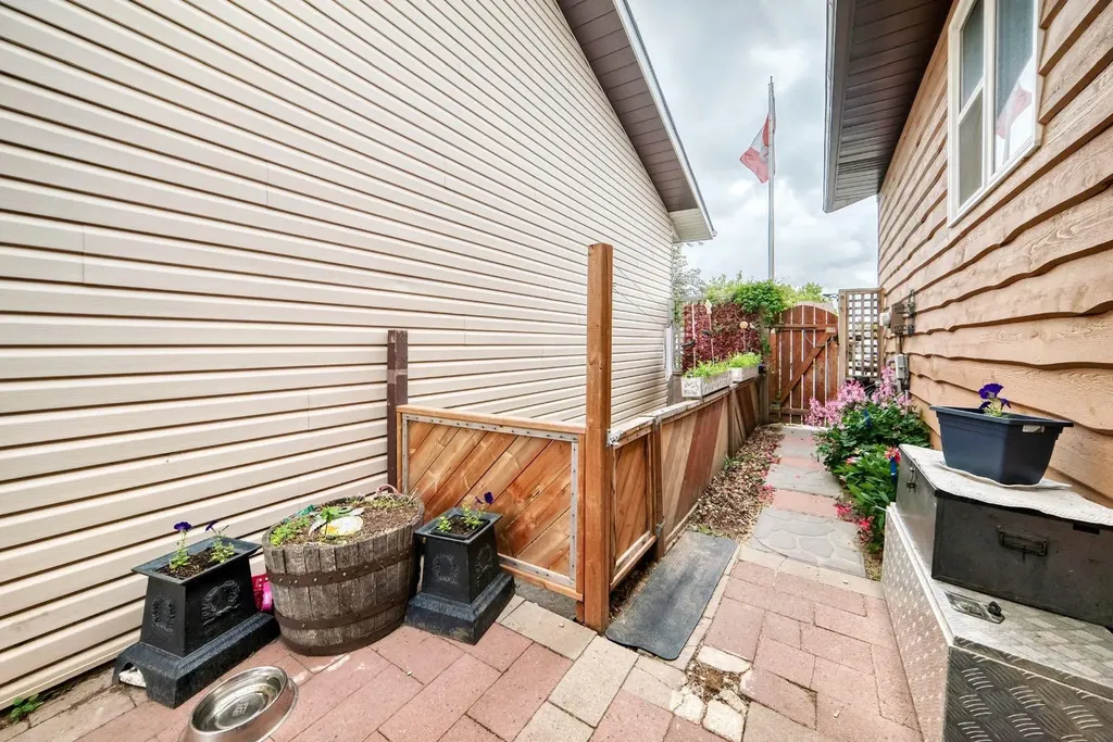 94 Elk Hill SE Airdrie AB T4B 1Y6
