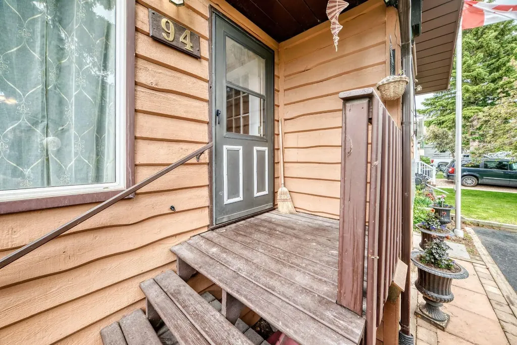 94 Elk Hill SE Airdrie AB T4B 1Y6