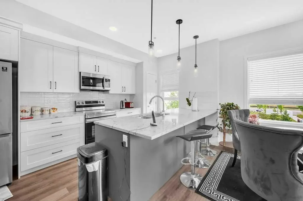 19489 Main Street SE Calgary AB T3M 3J3